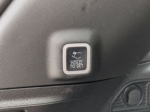 Used 2023 Jeep Grand Cherokee Altitude image 6