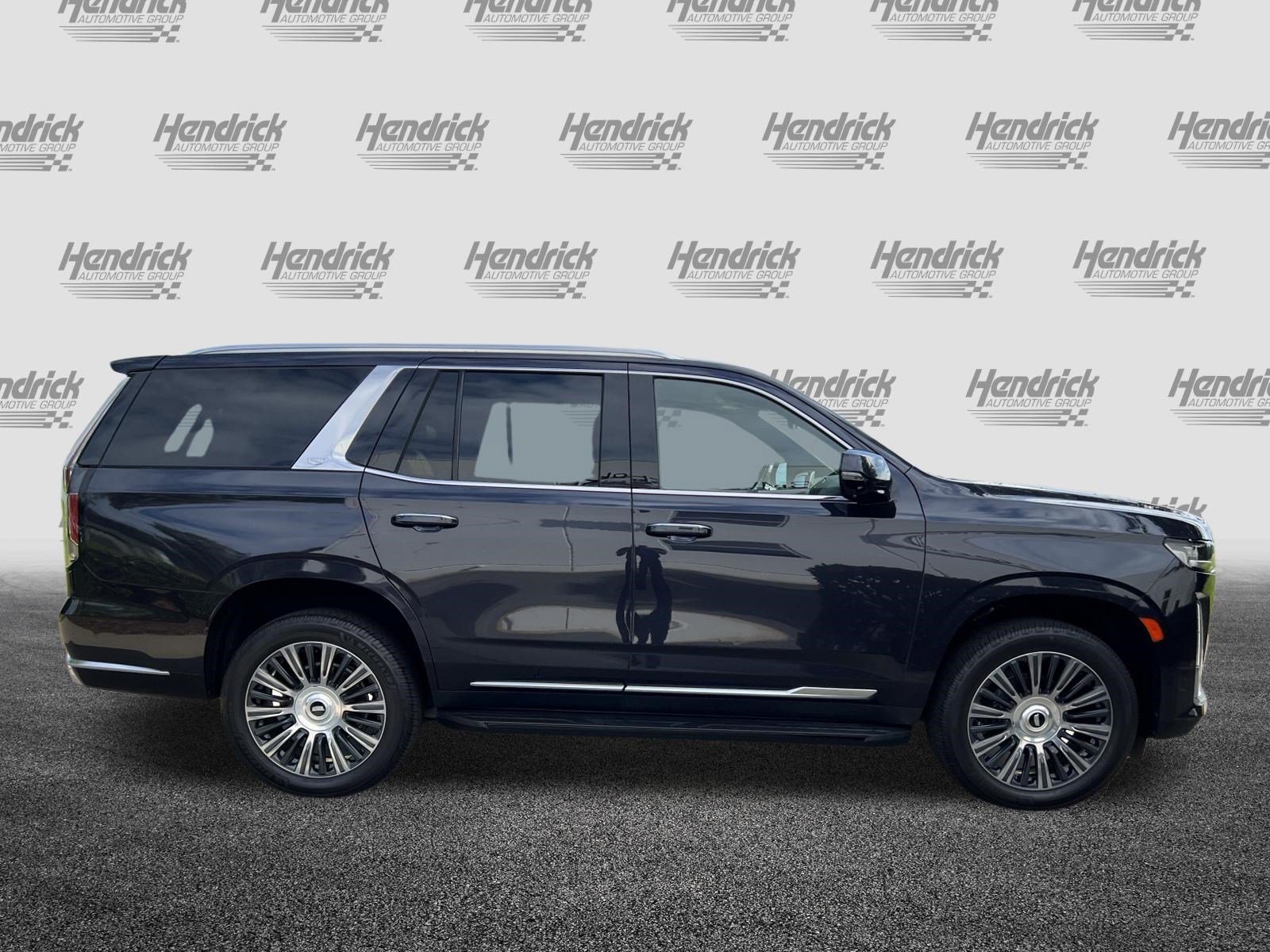 Used 2023 Cadillac Escalade Premium Luxury w/ LPO, Illumination Package AWD/4WD image 10
