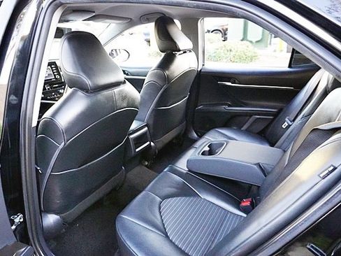 Used 2022 Toyota Camry SE image 16