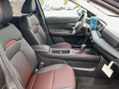 New 2026 Nissan Kicks SR w/ Cold Weather Package image 17