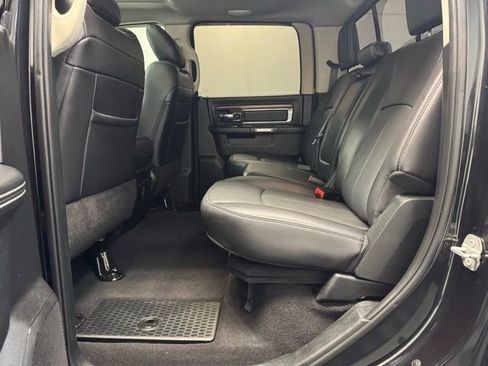 Used 2018 RAM 1500 Laramie AWD/4WD image 35