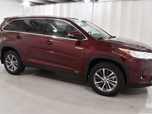 Used 2019 Toyota Highlander XLE AWD/4WD image 5