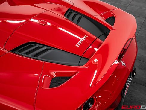 Used 2022 Ferrari F8 Tributo image 21