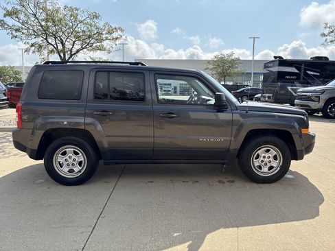 Used 2017 Jeep Patriot Sport w/ Power Value Group FWD image 8