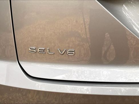 Used 2022 Volkswagen Atlas Cross Sport SEL R-Line w/ Cross Sport MDO Package image 10