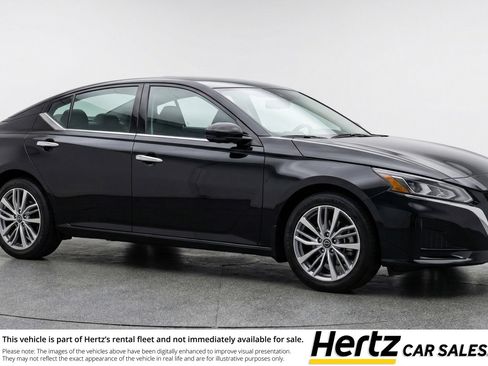 Used 2025 Nissan Altima 2.5 SV image 1