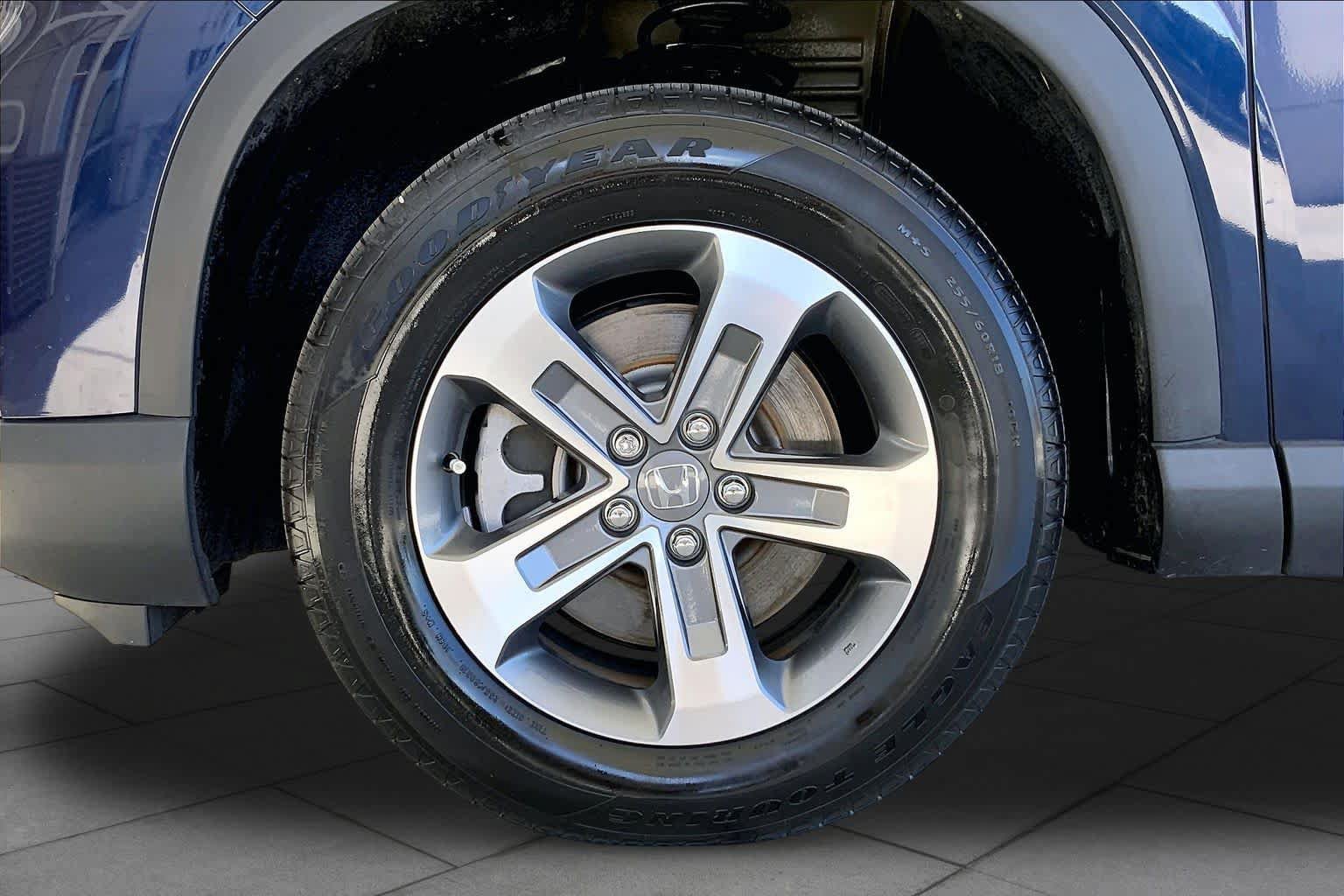 Used 2025 Honda Pilot EX-L image 11