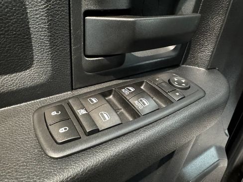 Used 2017 RAM 1500 Express AWD/4WD image 23