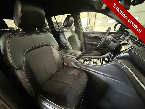 Used 2024 Jeep Grand Cherokee Altitude AWD/4WD image 44