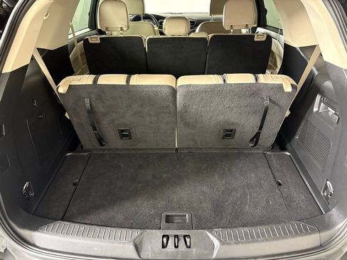 Used 2024 Ford Explorer XLT w/ Equipment Group 202A image 38