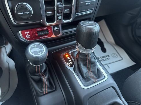 Used 2023 Jeep Gladiator Mojave image 22