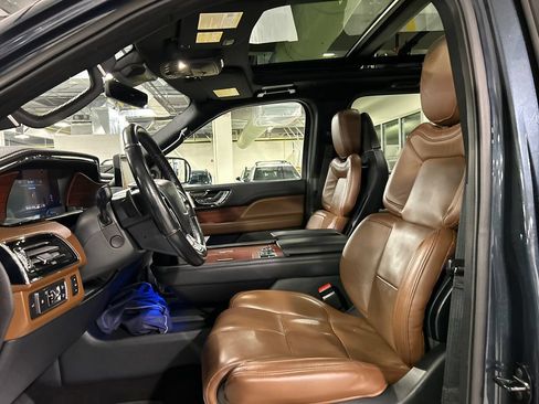 Used 2022 Lincoln Navigator L Reserve AWD/4WD image 10