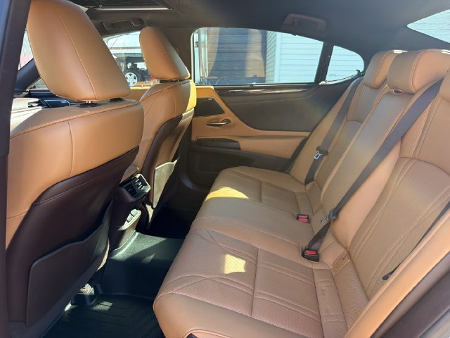 Used 2021 Lexus ES 300h Ultra Luxury w/ Accessory Package 2 FWD image 27
