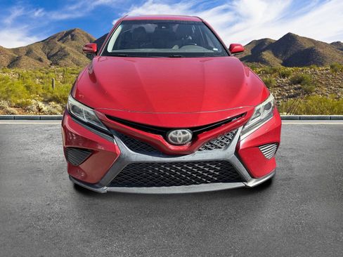 Used 2019 Toyota Camry SE w/ Carpet Mat Package FWD image 4