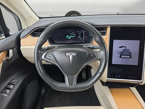 Used 2018 Tesla Model X 75D image 12