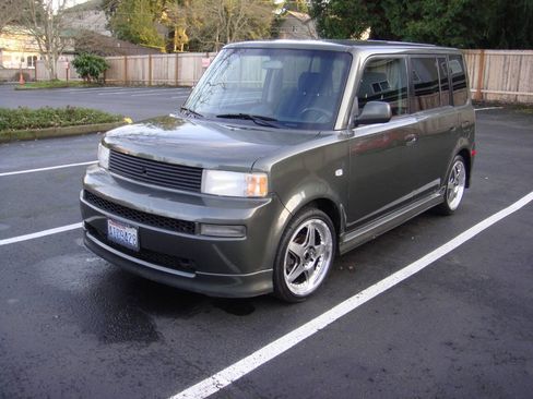 Used 2005 Scion xB Base 4dr Wagon image 2