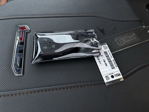 Used 2024 GMC Sierra 2500 AT4 w/ AT4 Premium Plus Package image 38