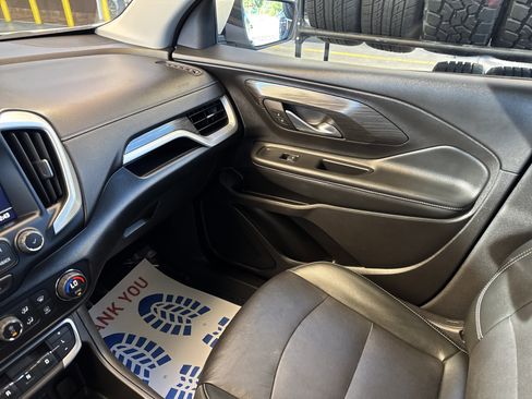 Used 2024 GMC Terrain SLT image 29