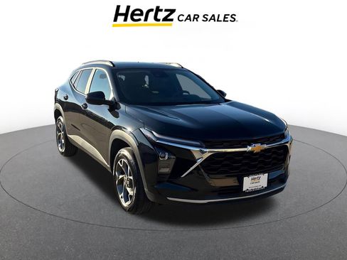 Used 2025 Chevrolet Trax LT image 1