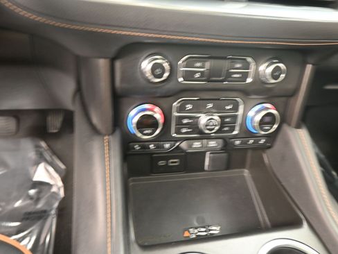 Used 2024 GMC Yukon AT4 w/ Technology Package image 14