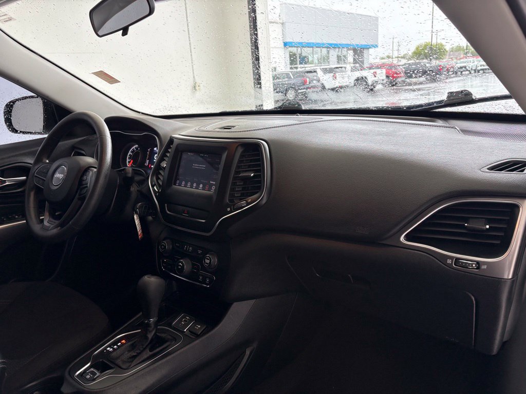 Used 2020 Jeep Cherokee Latitude FWD image 38