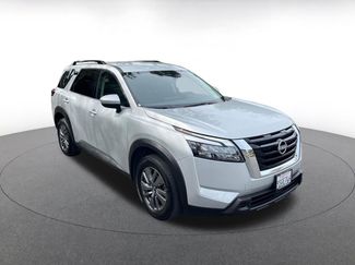 Used 2025 Nissan Pathfinder SV video 1
