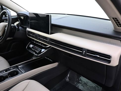 New 2026 Lincoln Corsair Premiere image 15