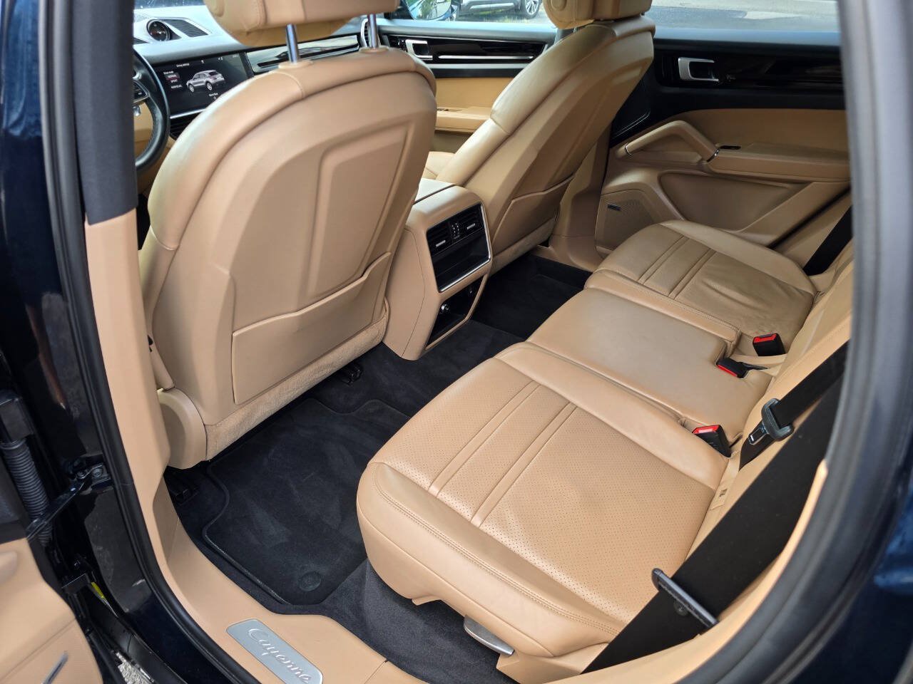 Used 2019 Porsche Cayenne AWD/4WD image 27