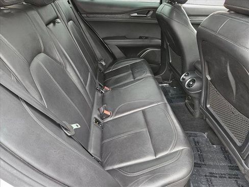 Used 2019 Alfa Romeo Stelvio image 18