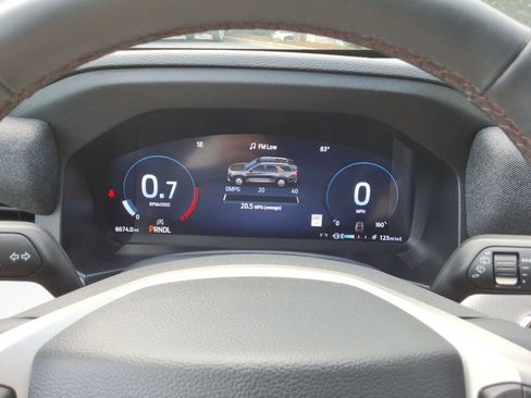Used 2025 Ford Explorer Active RWD image 28