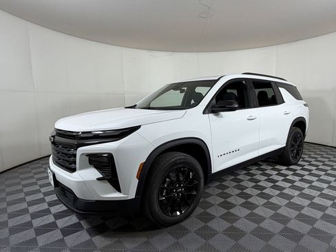 New 2026 Chevrolet Traverse LT FWD image 2