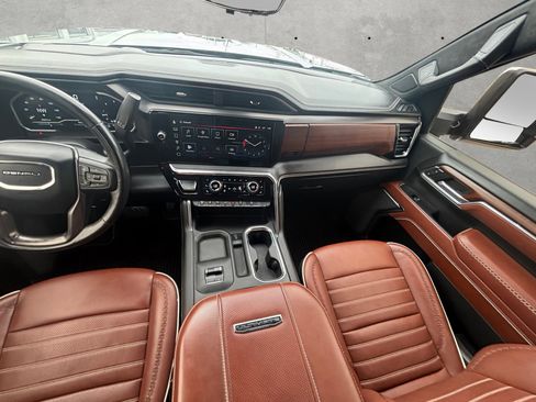 Used 2024 GMC Sierra 2500 Denali Ultimate image 3