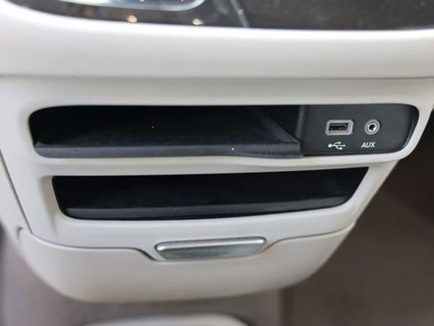 Used 2018 Chrysler Pacifica Touring-L w/ Tire & Wheel Group FWD image 24