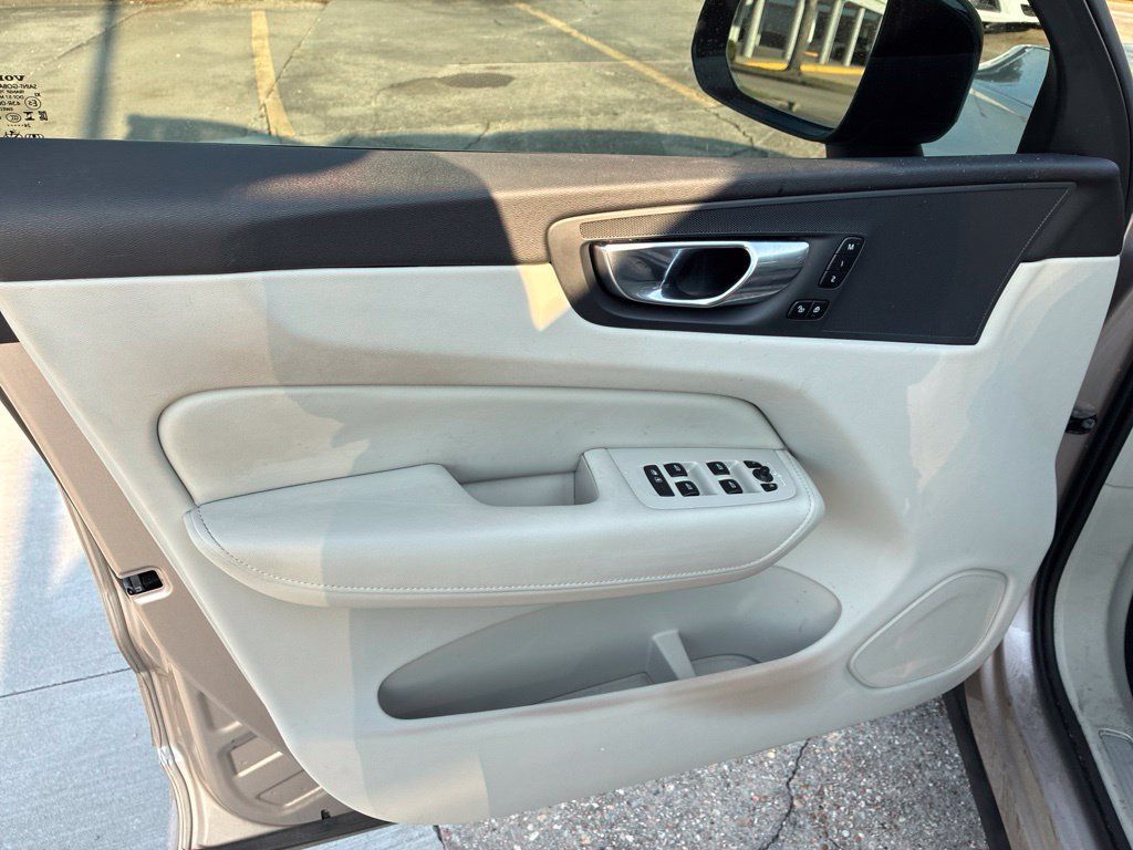 Used 2025 Volvo XC60 B5 Plus w/ Protection Package AWD/4WD image 25