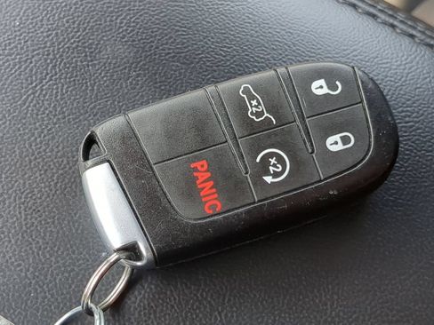 Used 2021 Jeep Grand Cherokee Limited AWD/4WD image 39
