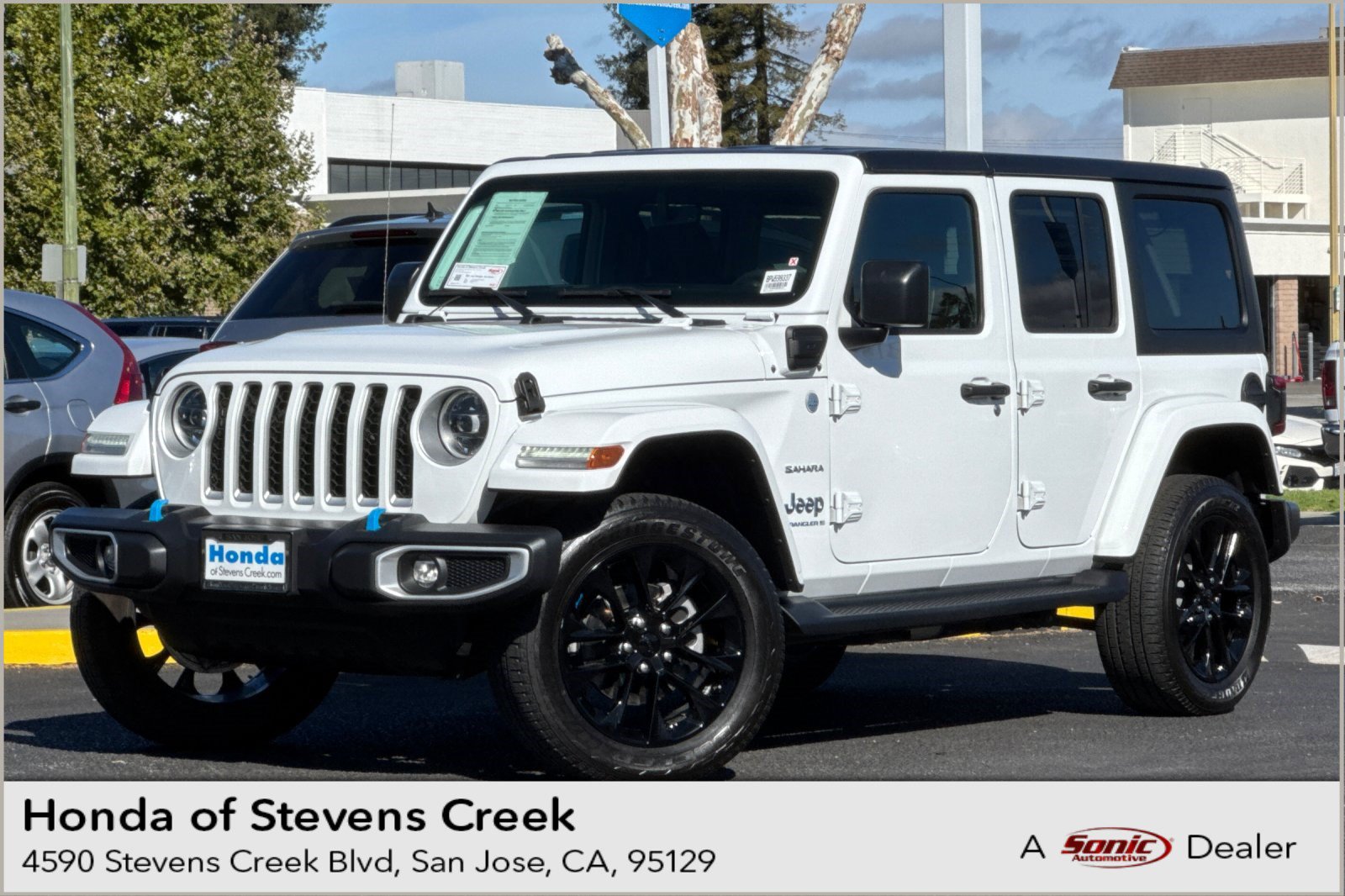 Used 2023 Jeep Wrangler Unlimited Sahara AWD/4WD image 1