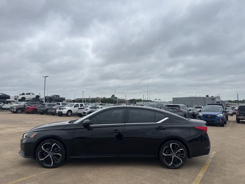 Certified 2023 Nissan Altima 2.5 SR w/ SR Premium Package FWD image 12
