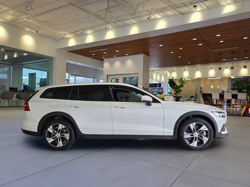 Certified 2026 Volvo V60 B5 Cross Country Plus w/ Protection Package Premier AWD/4WD image 30