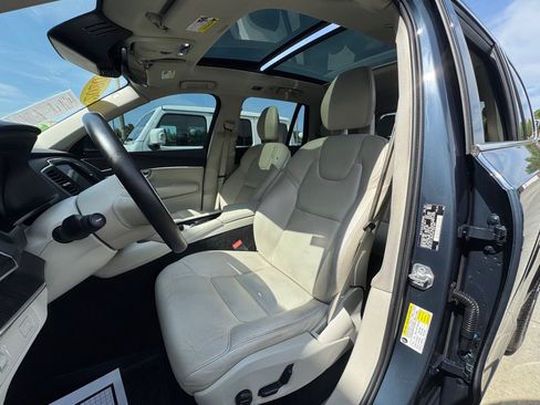 Used 2020 Volvo XC90 T6 Momentum AWD/4WD image 6