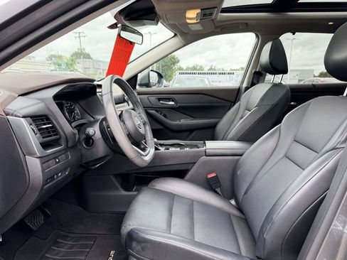 Used 2023 Nissan Rogue SV w/ SV Premium B Package FWD image 16