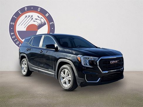 Used 2024 GMC Terrain SLE image 40
