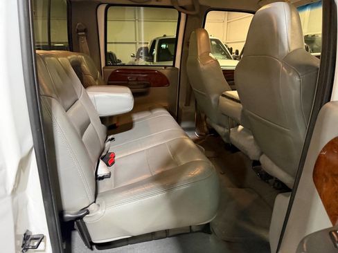 Used 2002 Ford F350 Lariat image 17