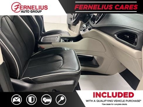 Used 2023 Chrysler Pacifica Limited FWD image 31
