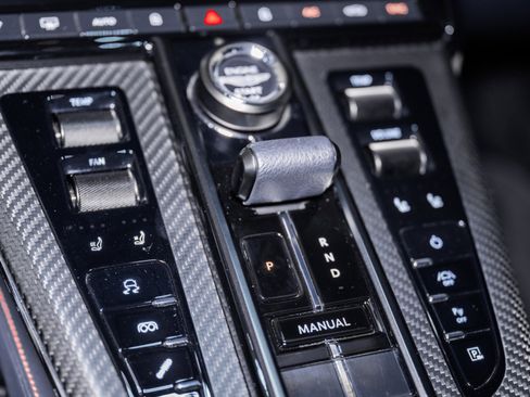 Used 2025 Aston Martin V8 Vantage Coupe image 34