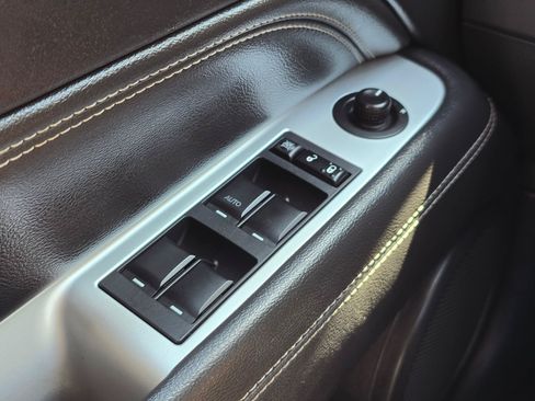 Used 2017 Jeep Compass Latitude FWD image 28