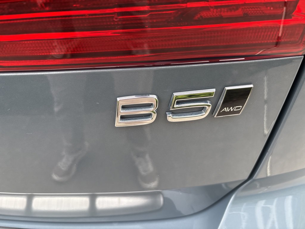 Certified 2023 Volvo XC60 B5 Plus w/ Climate Package AWD/4WD image 9