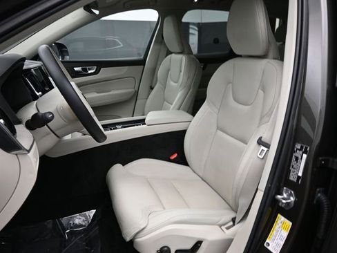 Used 2021 Volvo XC60 T5 Inscription w/ Protection Package FWD image 10