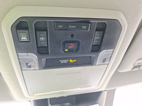 Used 2024 Toyota Tundra Limited AWD/4WD image 29