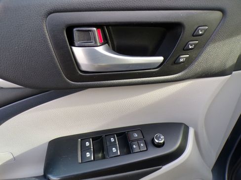 Used 2018 Toyota Highlander Limited w/ Protection Package #3 AWD/4WD image 24