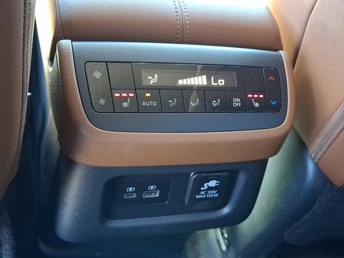Certified 2023 Nissan Pathfinder Platinum AWD/4WD image 15